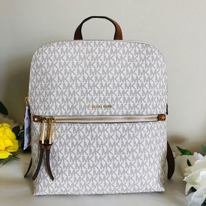 🌹Michael Kors Rhea medium backpack vanilla🌹